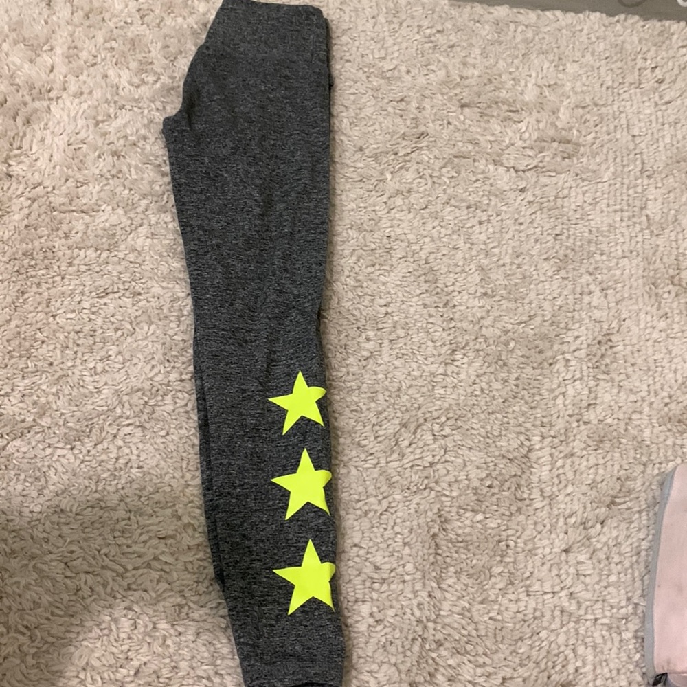 Strut this - leggings with yellow stars